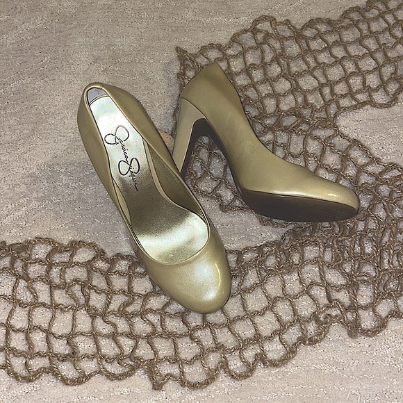 Heels - Picture 1 of 4